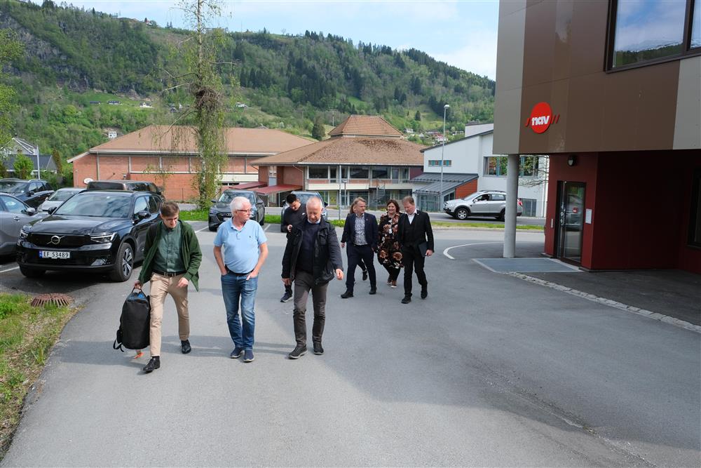ved NAV Kvam inngangen - Klikk for stort bilete