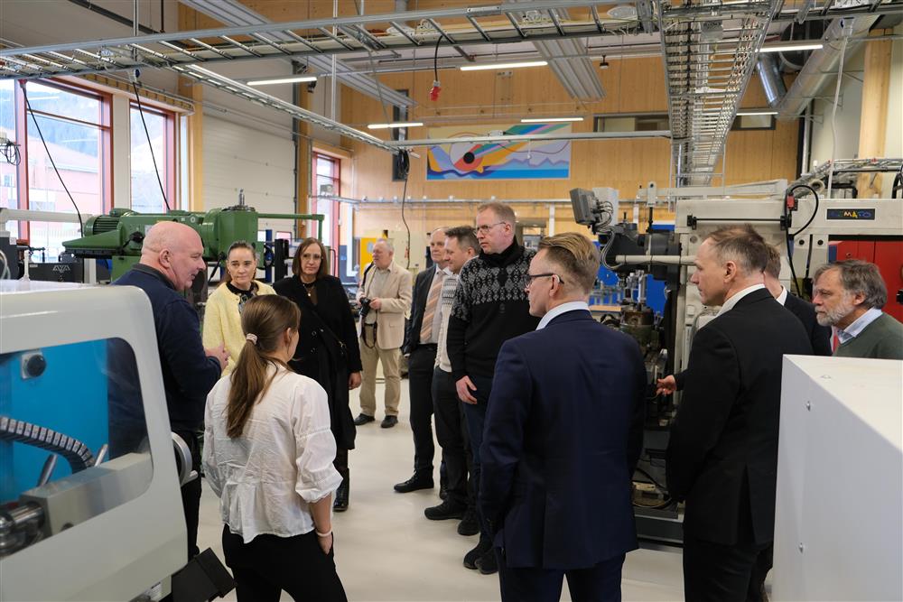 Offisiell opning av Kvam vidaregåande skule og kulturhus - Klikk for stort bilete