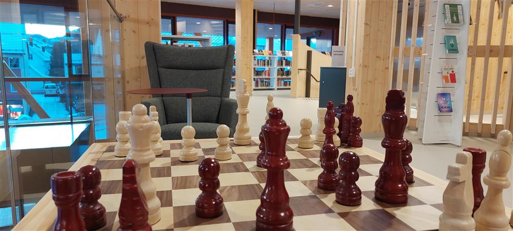 Frå det nye bilbioteket - inne - Klikk for stort bilete