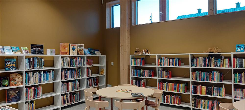 Frå det nye bilbioteket - inne - Klikk for stort bilete