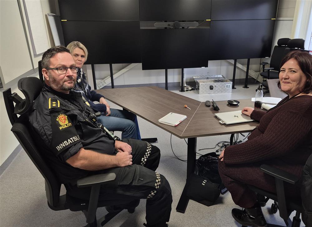 Politi, beredskapsansvarleg og rådmann. - Klikk for stort bilete