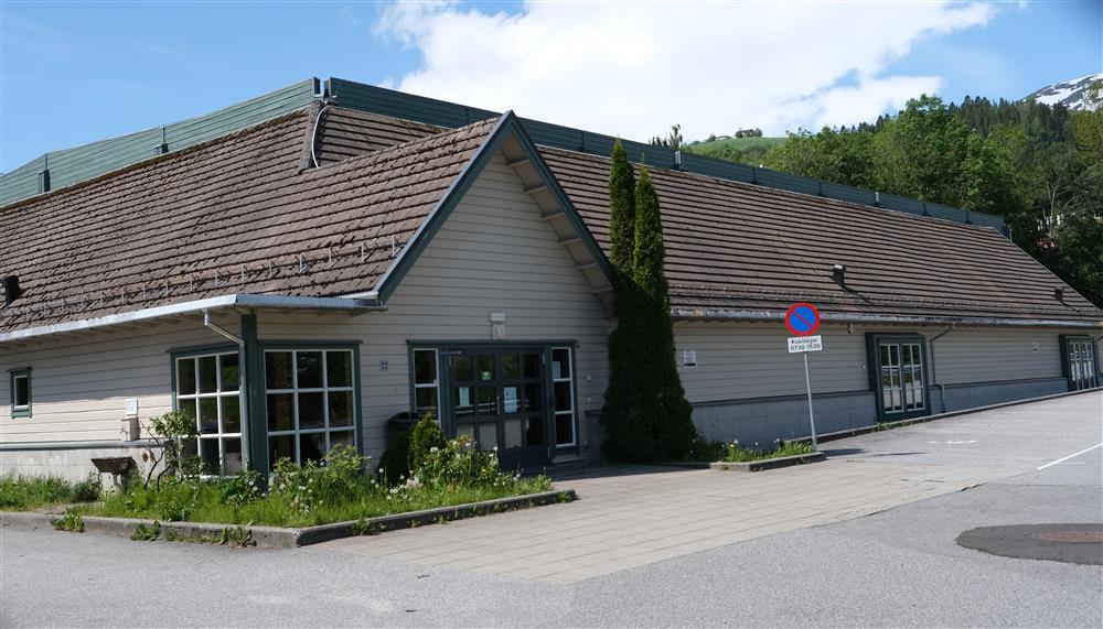 Øystese idrettshall - Klikk for stort bilete