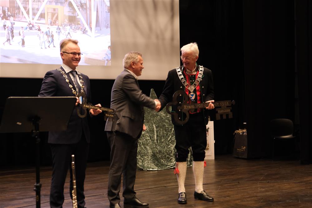 Overrekking av nøklar til ordførarne i Kvam og Vestland - Klikk for stort bilete
